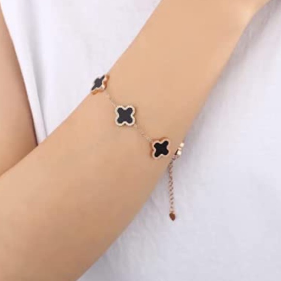 BRAND NEW Four Leaf Clover Jewelry set(Earrings,Necklace and Bracelet) - Picture 2 of 5